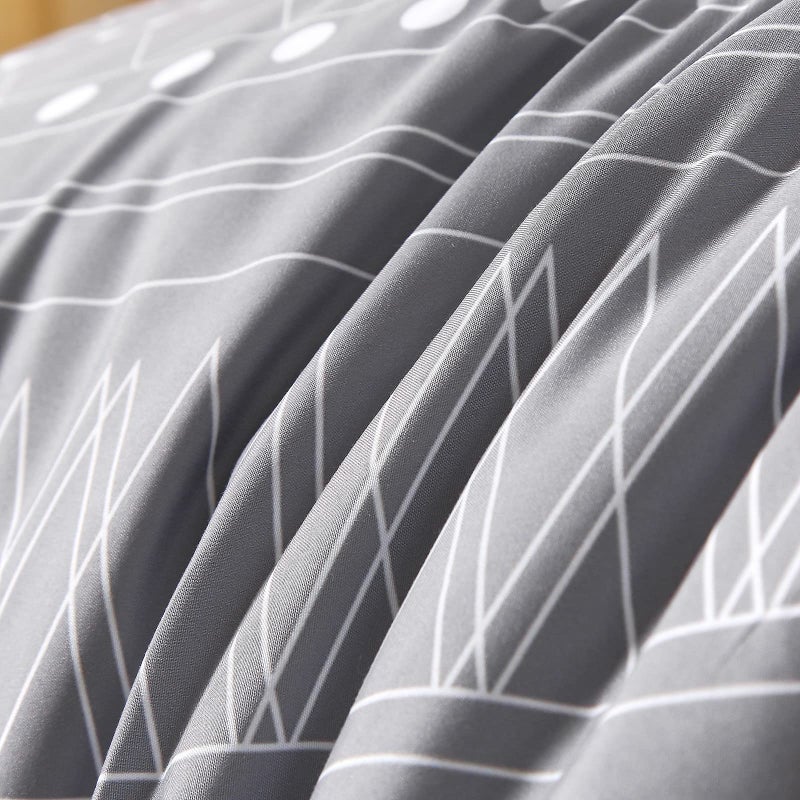 WONGS BEDDING طقم لحاف WONGS BEDDING مكون من 7 قطع رمادي بوهو مقاس كينغ، سرير هندسي باللون الرمادي الداكن في حقيبة، طقم سرير من الألياف الدقيقة الناعمة القابلة للعكس مع أكياس وسائد وأغطية ملاءة مسطحة - Image 4